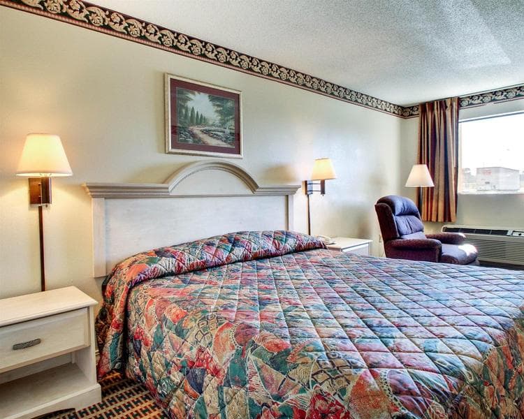 Econo Lodge Pearl photo 1
