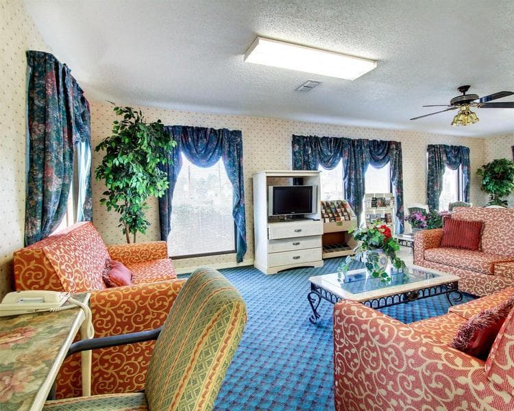 Econo Lodge Pearl 2