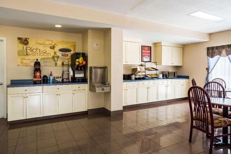Econo Lodge Picayune 2
