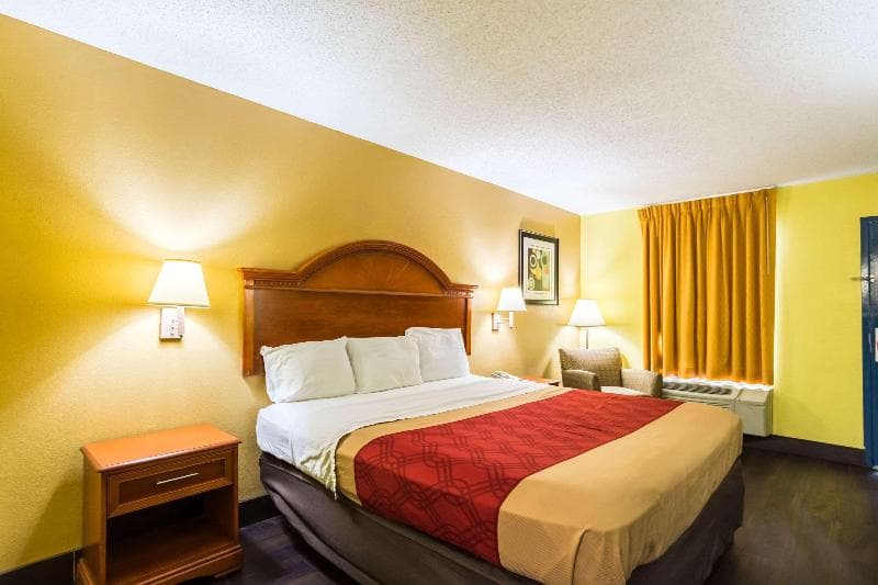 Econo Lodge Picayune 4