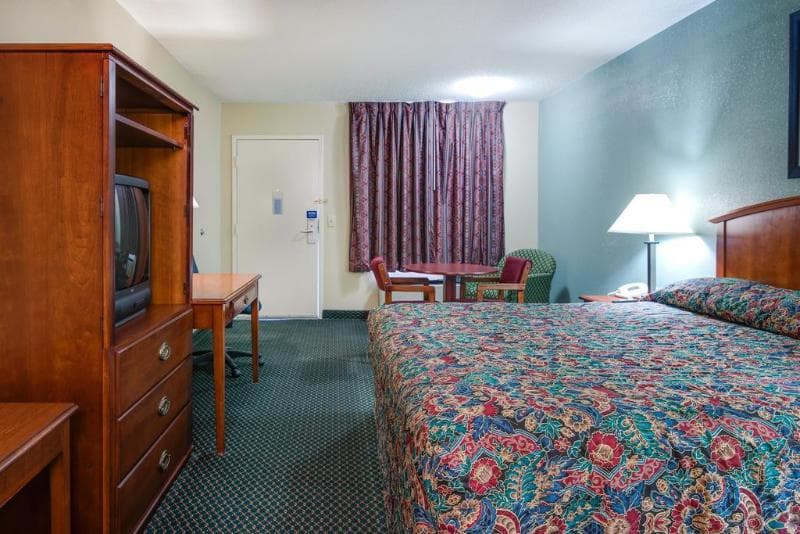 Motel 6 Kenly 4