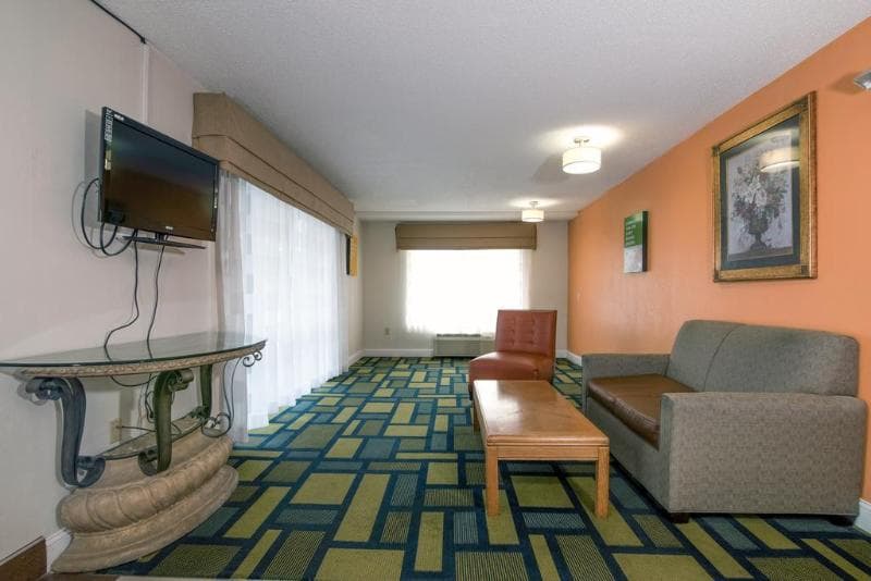 Motel 6 Kenly 5