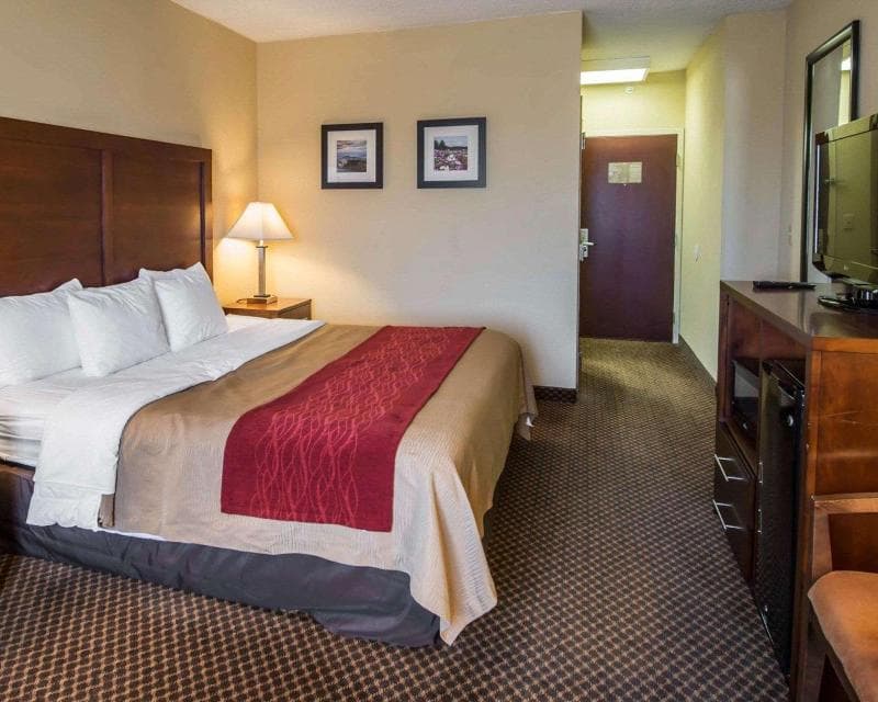 Comfort Inn & Suites 2