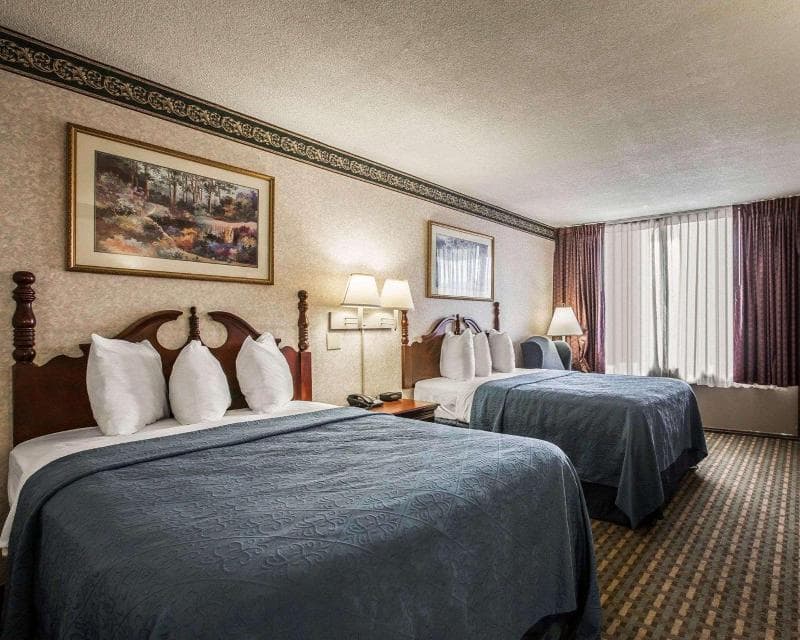 Econo Lodge 5