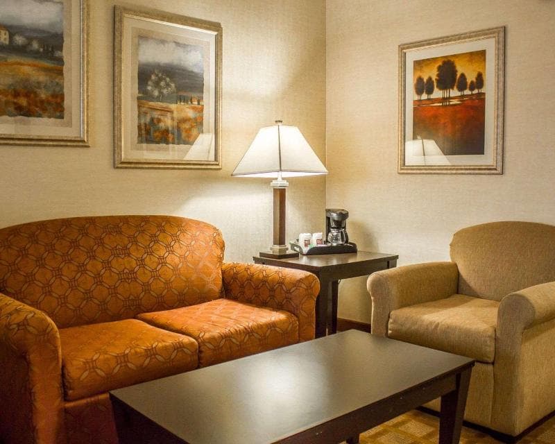 Comfort Suites Edinboro 5