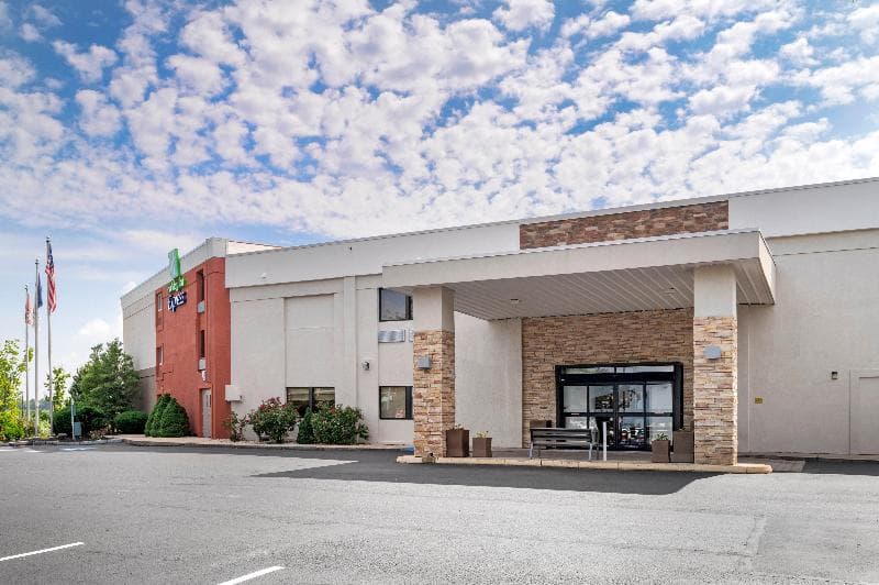 Holiday Inn Express Greencastle 3