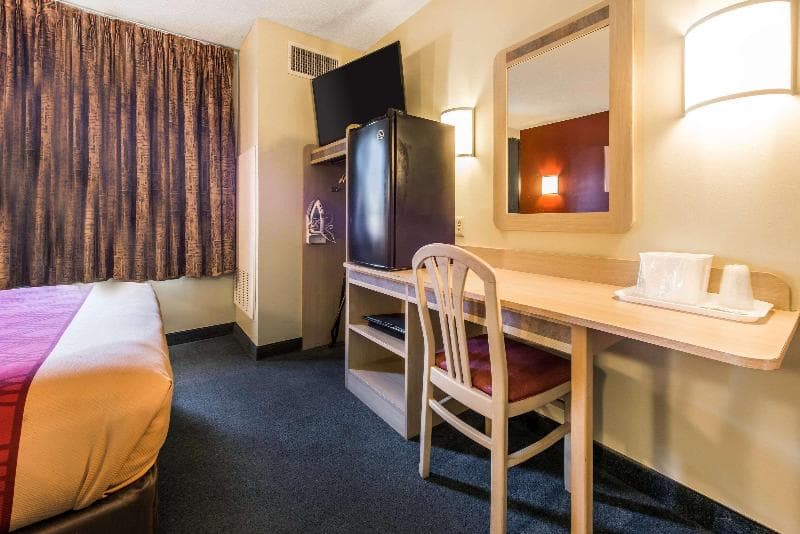 Econo Lodge Johnstown 3
