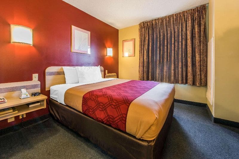 Econo Lodge Johnstown 4