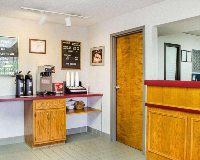Econo Lodge 3