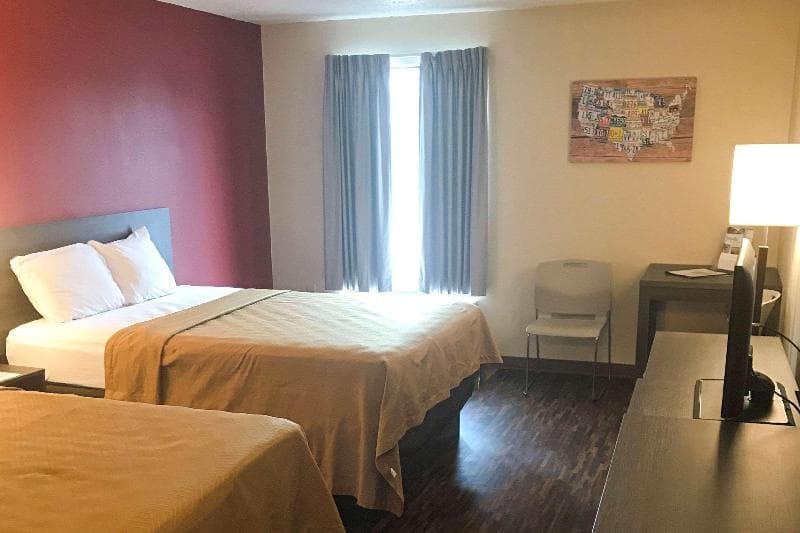 Econo Lodge 2