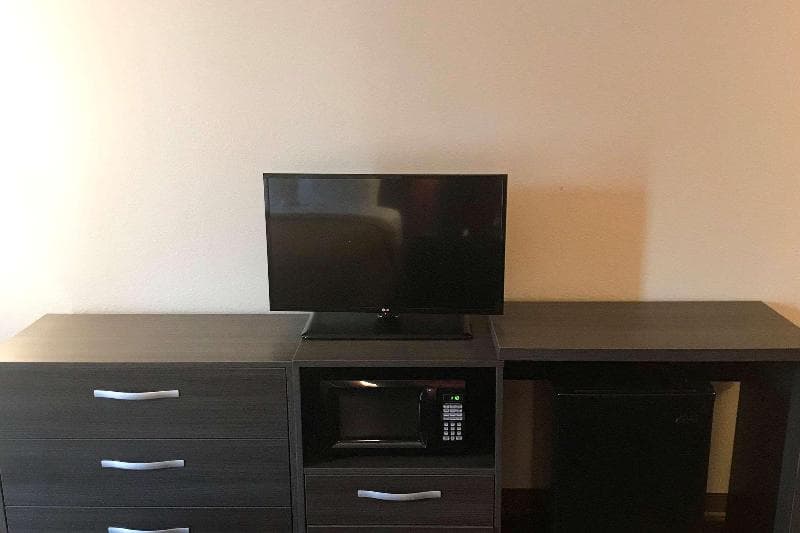 Econo Lodge 5