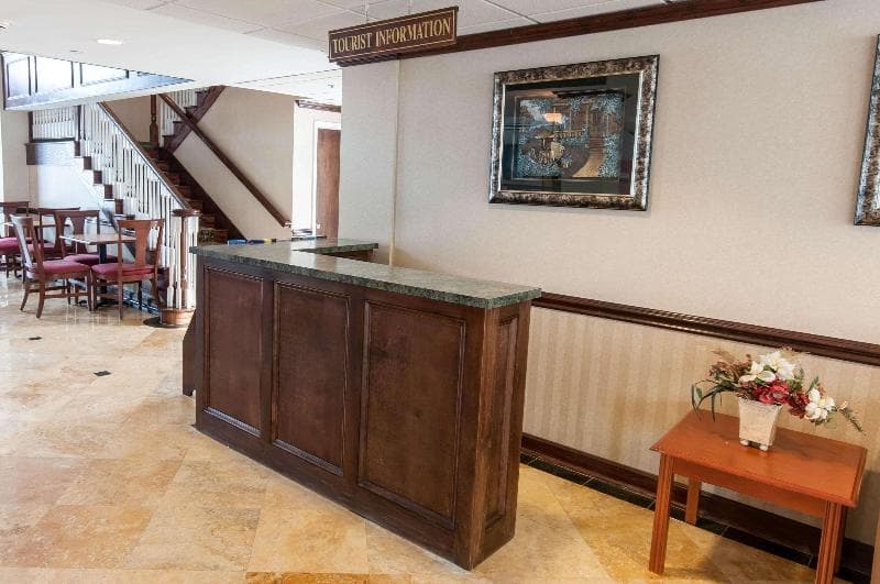Comfort Inn And Suites Near Pocono Mountains 5
