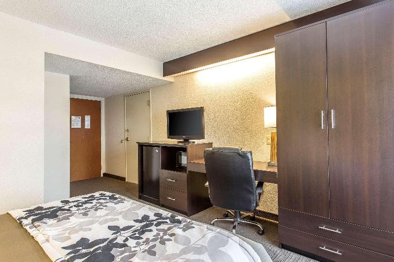 Sleep Inn & Suites 3