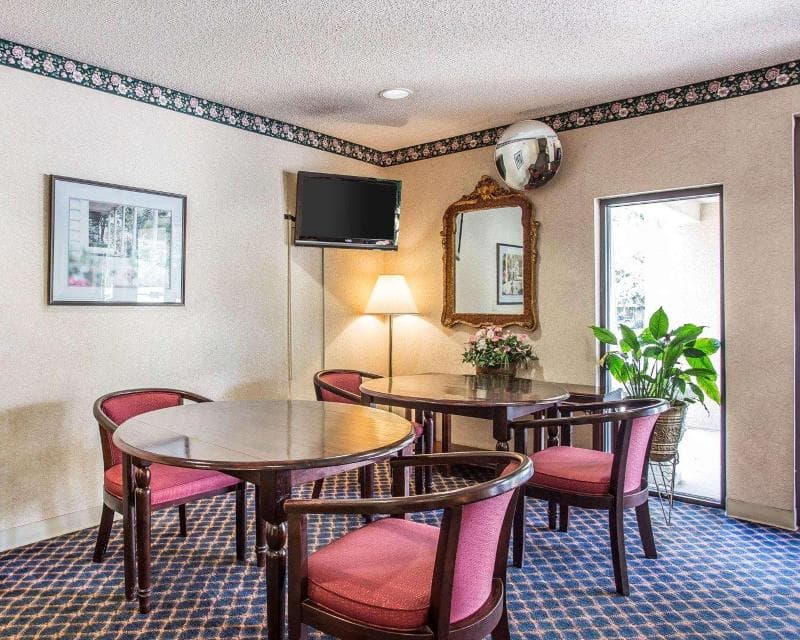 Econo Lodge Saint Stephen 3