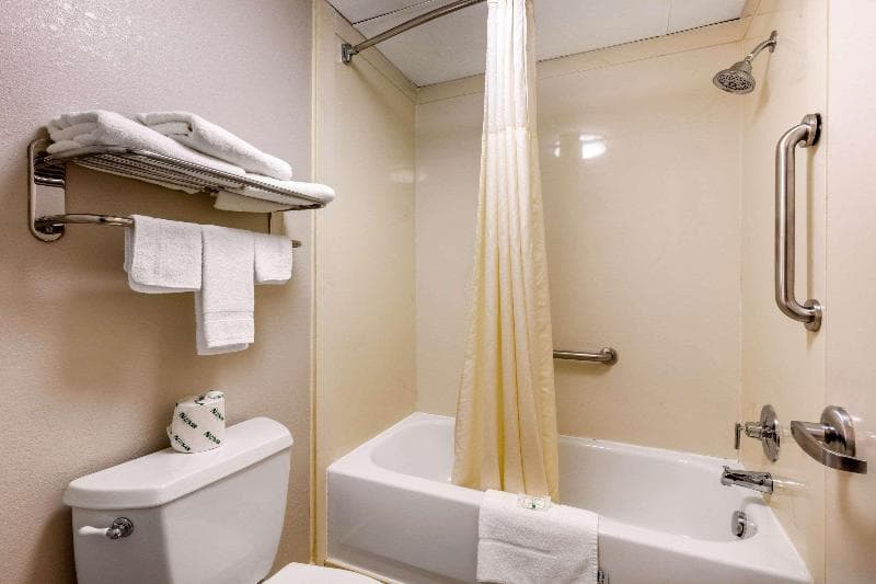 Quality Inn 3