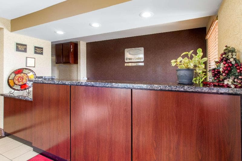 Econo Lodge 5