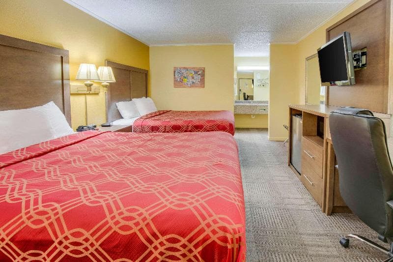 Econo Lodge 2