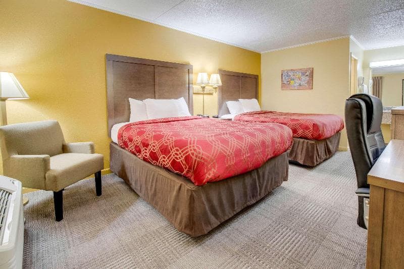 Econo Lodge 4