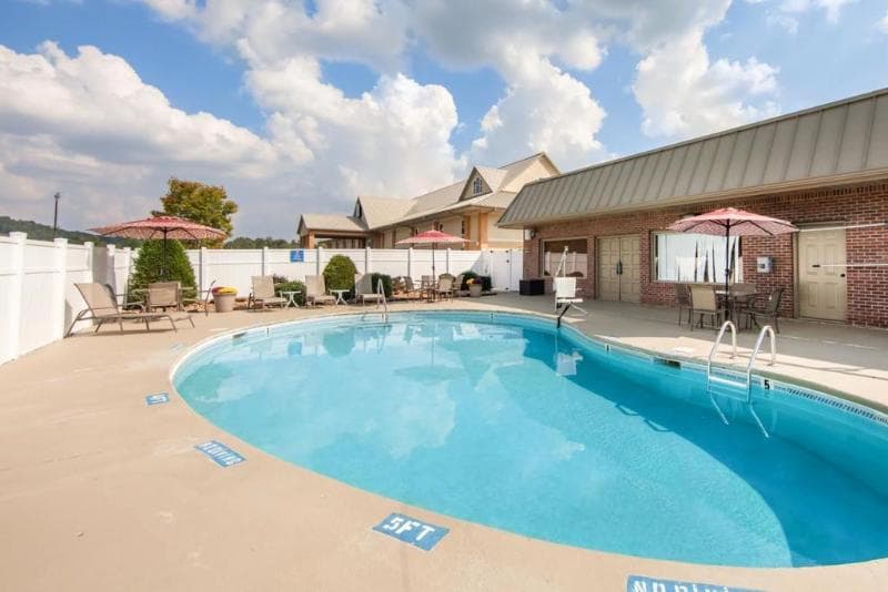 Comfort Inn At Royal Blue 3