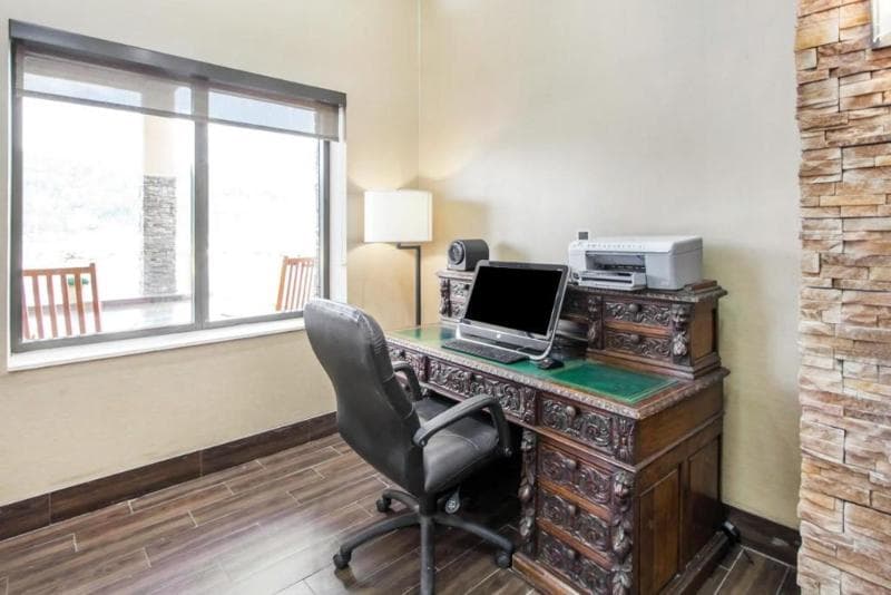 Comfort Inn At Royal Blue 4