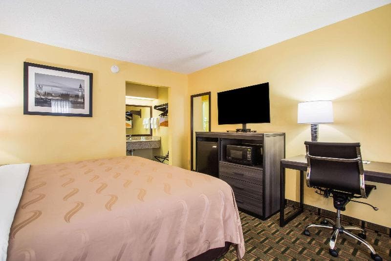 Quality Inn 4