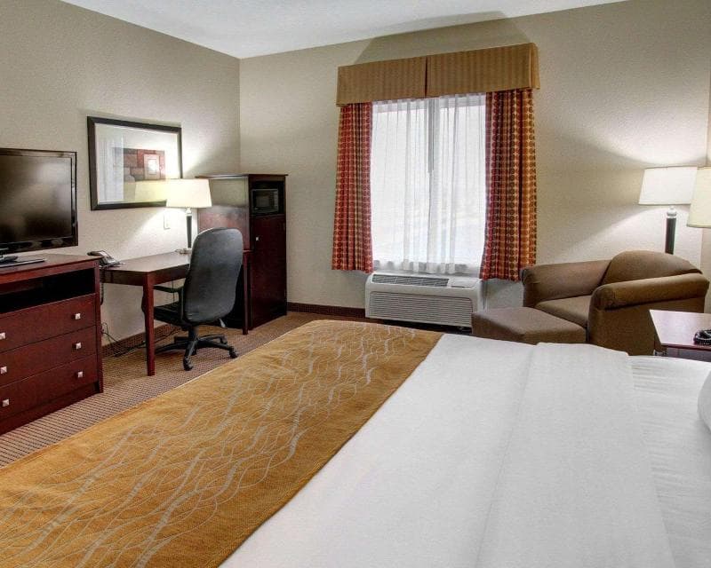 Comfort Inn And Suites Alvarado photo 1