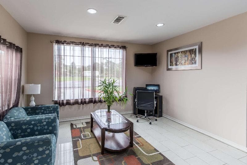 Quality Inn & Suites main