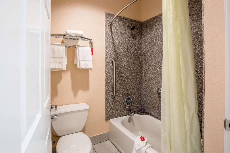 Quality Inn & Suites 4