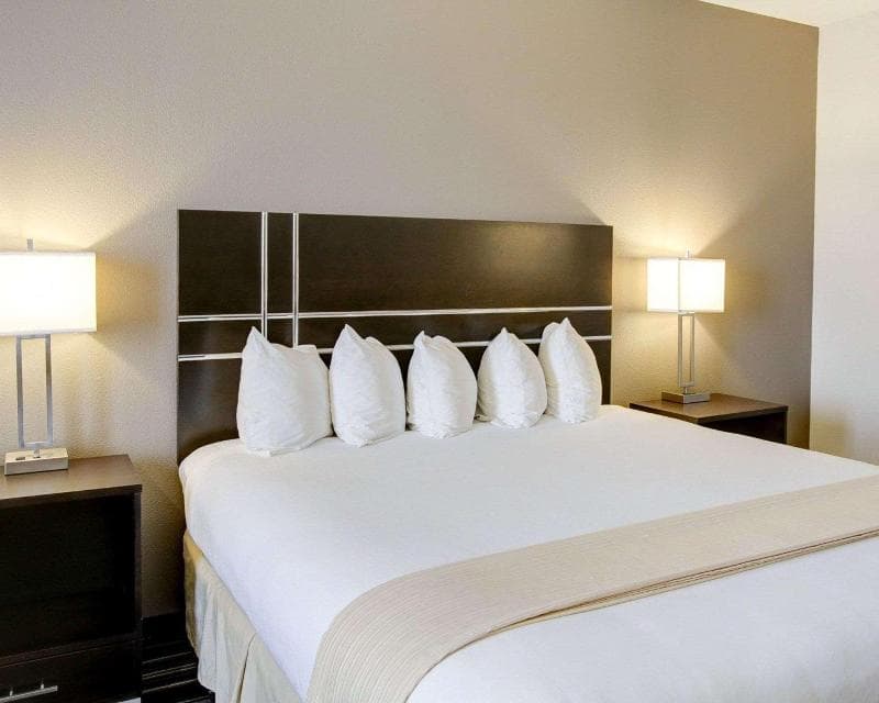 Quality Inn And Suites Bryan 2