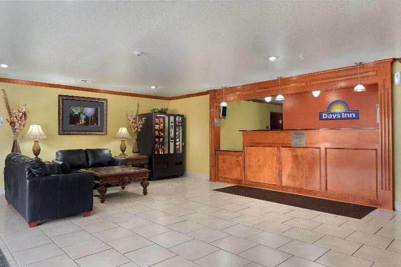 Days Inn by Wyndham Lumberton 4