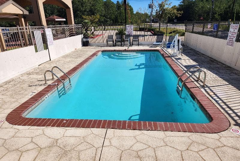 Days Inn by Wyndham Lumberton 5