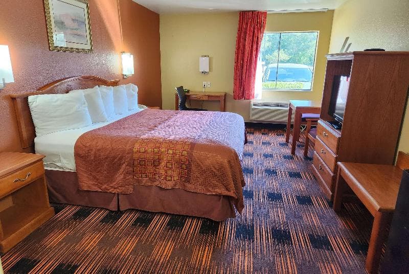Days Inn by Wyndham Lumberton 3