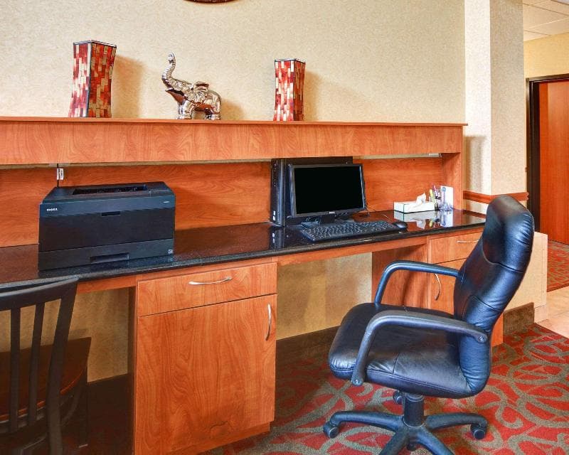Quality Suites Near Cedar Creek Lake photo 1
