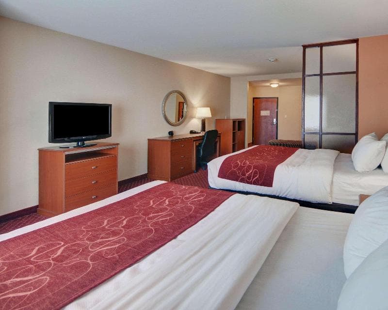 Quality Suites Near Cedar Creek Lake 4