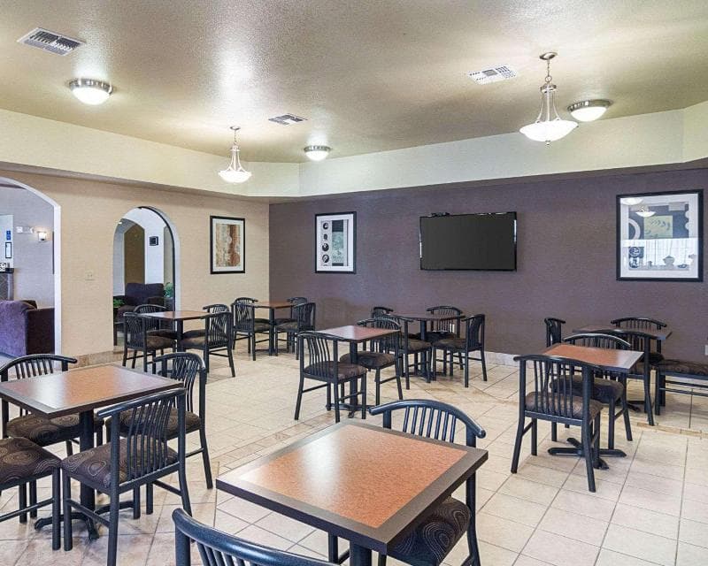Comfort Inn 3