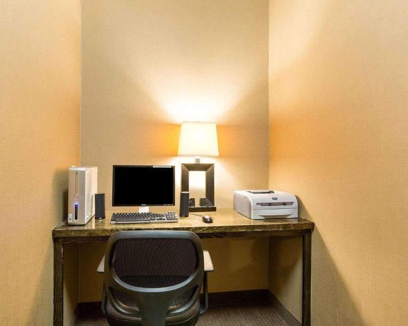Comfort Inn & Suites photo 1