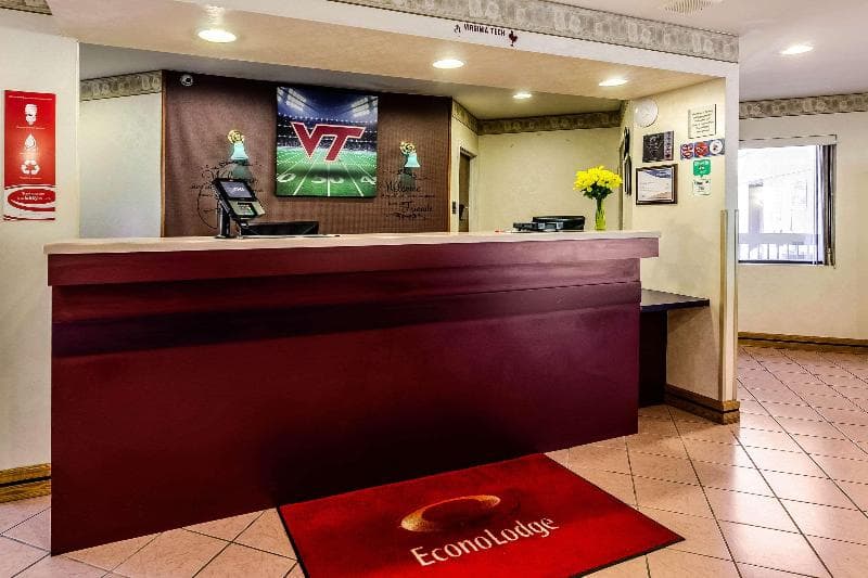 Econo Lodge 4