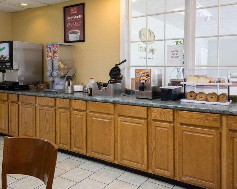 Rodeway Inn Colonial Heights I-95 2