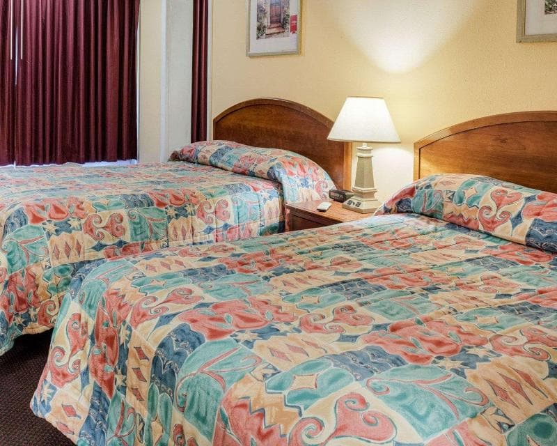 Rodeway Inn Colonial Heights I-95 3