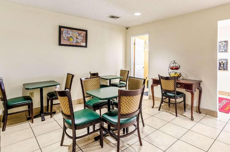 Econo Lodge photo 1