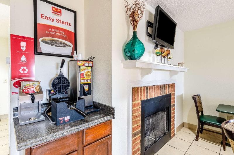 Econo Lodge 4