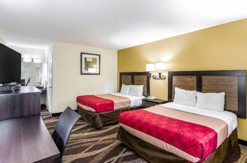 Econo Lodge 3