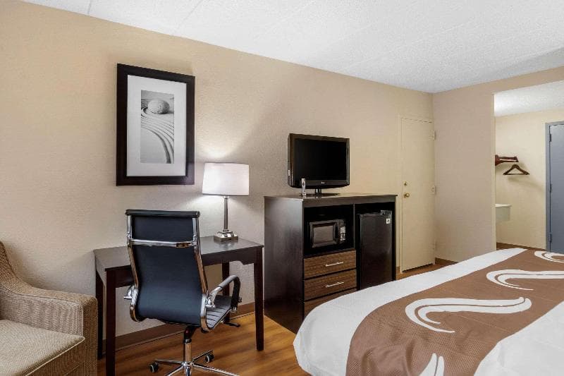 Quality Inn & Suites 4