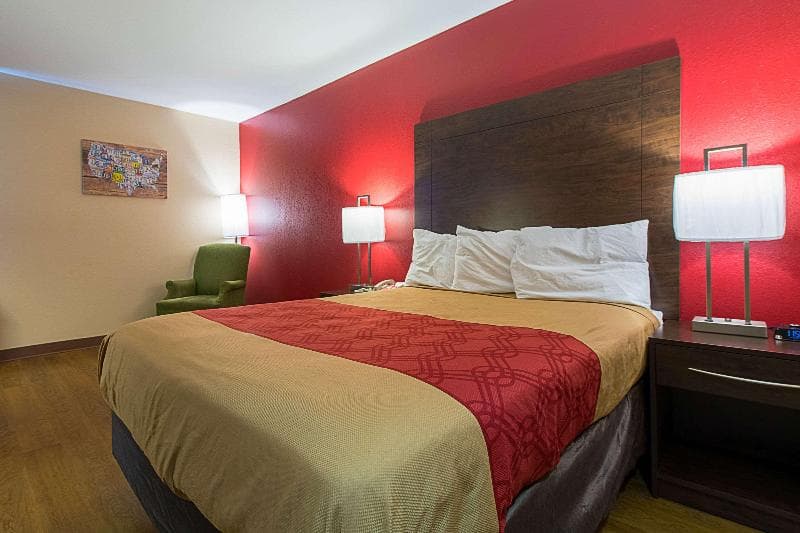 Econo Lodge 2