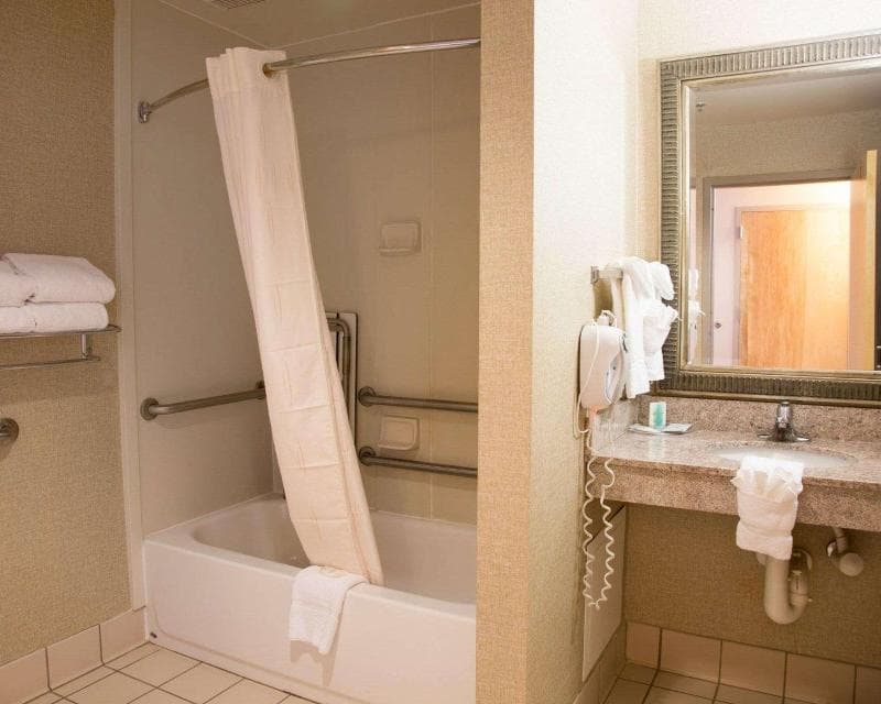 Comfort Suites Fultondale I-65 Near I-22 3