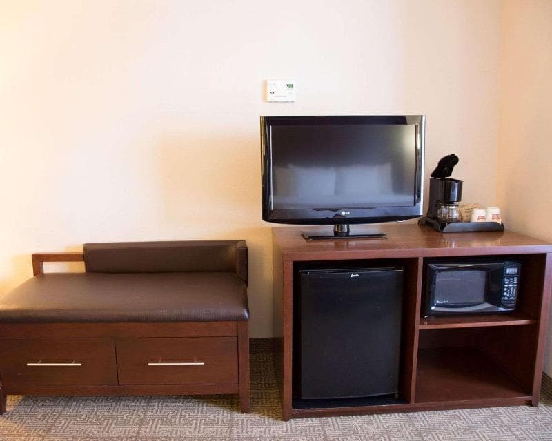 Comfort Suites Fultondale I-65 Near I-22 5