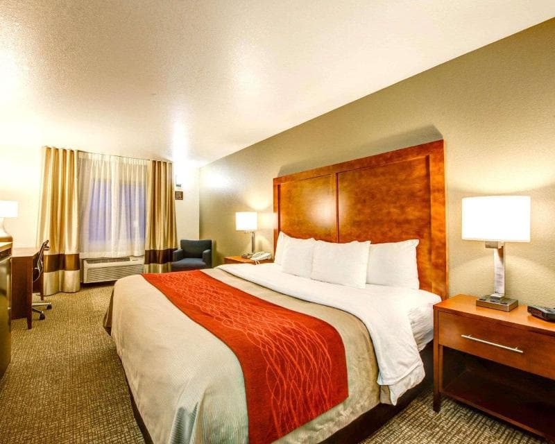 Comfort Inn Fontana 3
