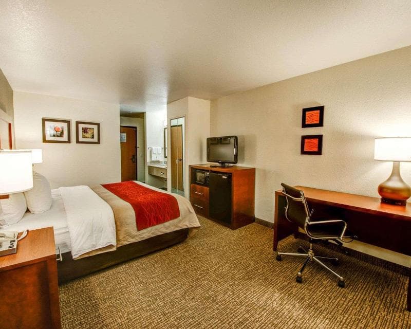 Comfort Inn Fontana 4