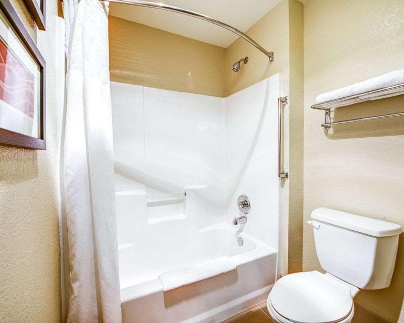 Comfort Inn Fontana 5