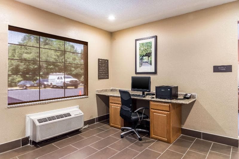 Comfort Suites photo 1